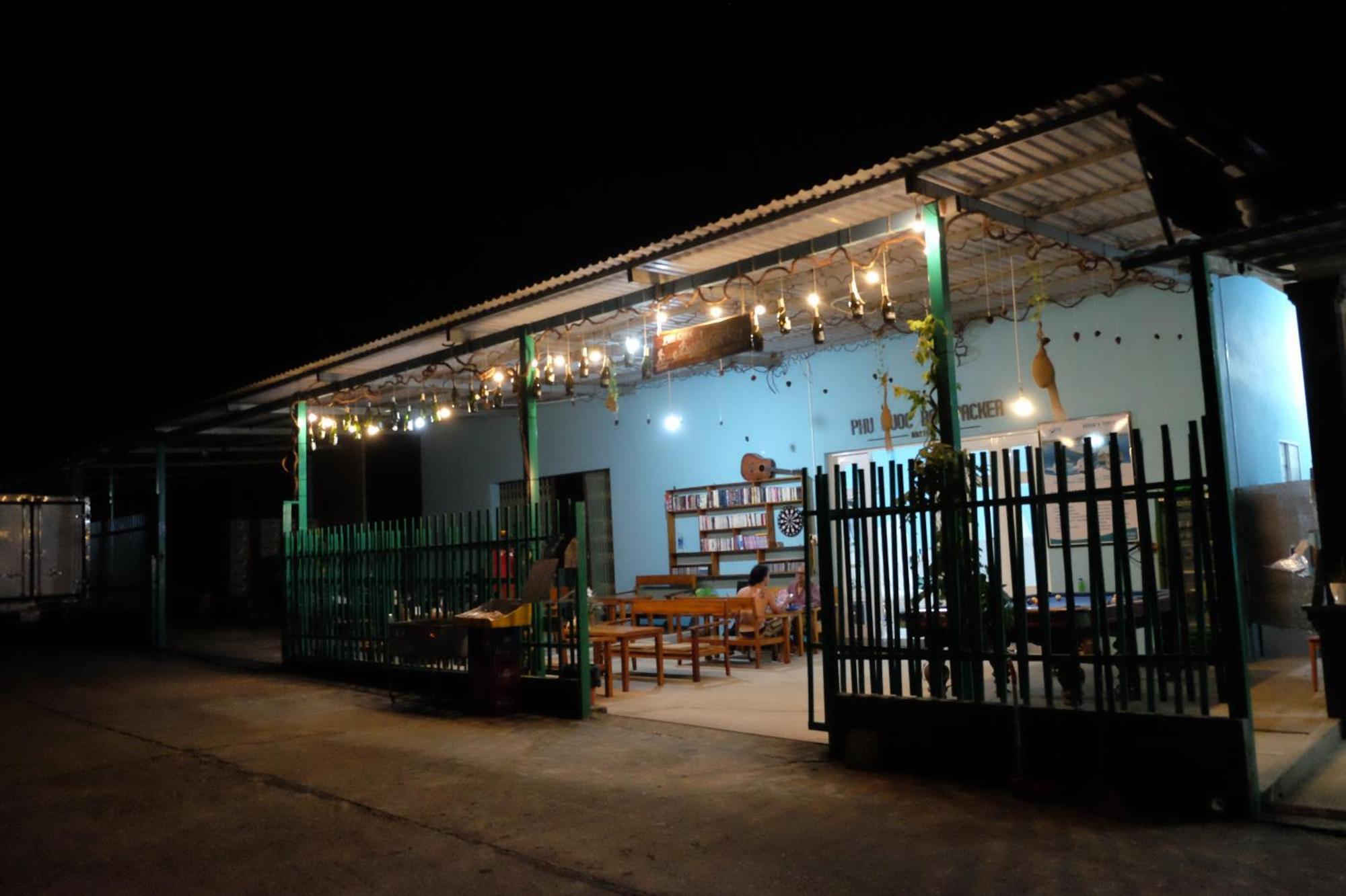 Phu Quoc Backpacker Hostel ภายนอก รูปภาพ